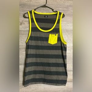 Men’s DC Shoe Co Striped Sleeveless Tank Top Shirt Size M Gray Yellow